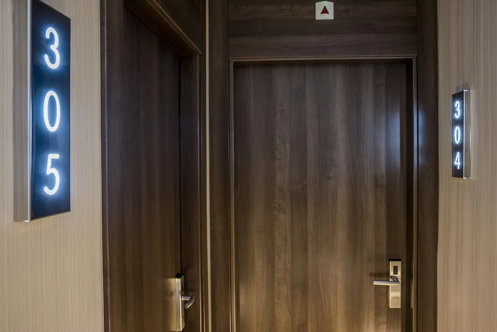 Hostal Operaramblas Barcelona 2*,