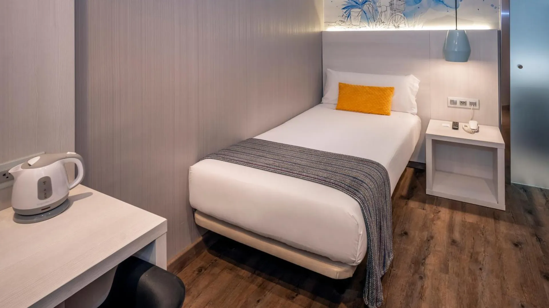 Hostal Operaramblas Barcelona Spain