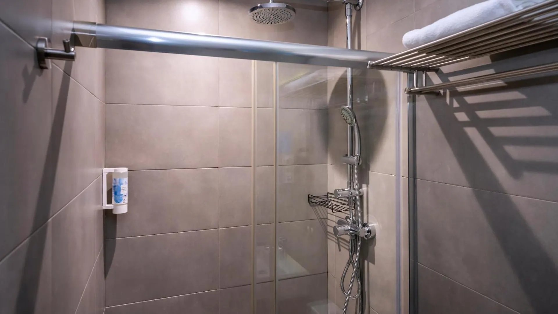 Hostal Operaramblas Barcelona Guest house