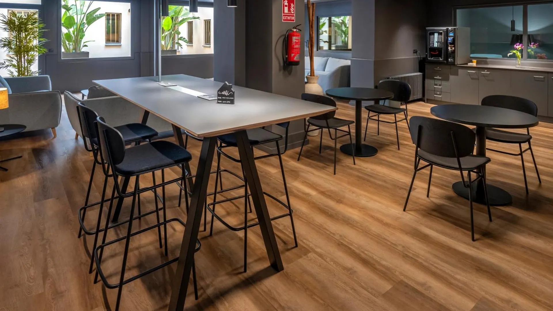 Hostal Operaramblas Barcelona Guest house