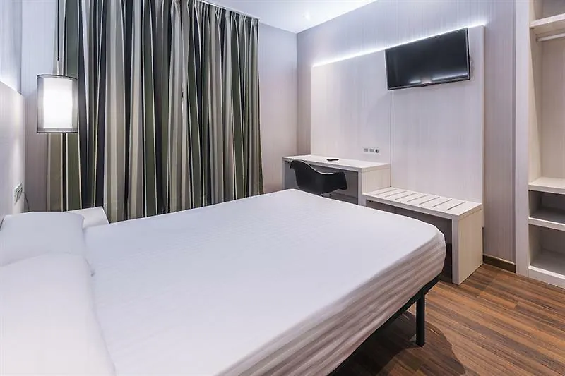 Hostal Operaramblas Barcelona 2*,
